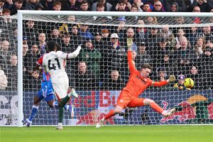 فيديو | تشيلسي يتخطى كريستال بالاس بثلاثية ويصعد للمركز الرابع في الدوري الإنجليزي