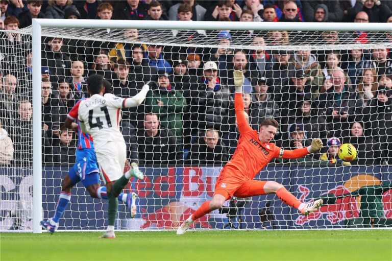 فيديو | تشيلسي يتخطى كريستال بالاس بثلاثية ويصعد للمركز الرابع في الدوري الإنجليزي