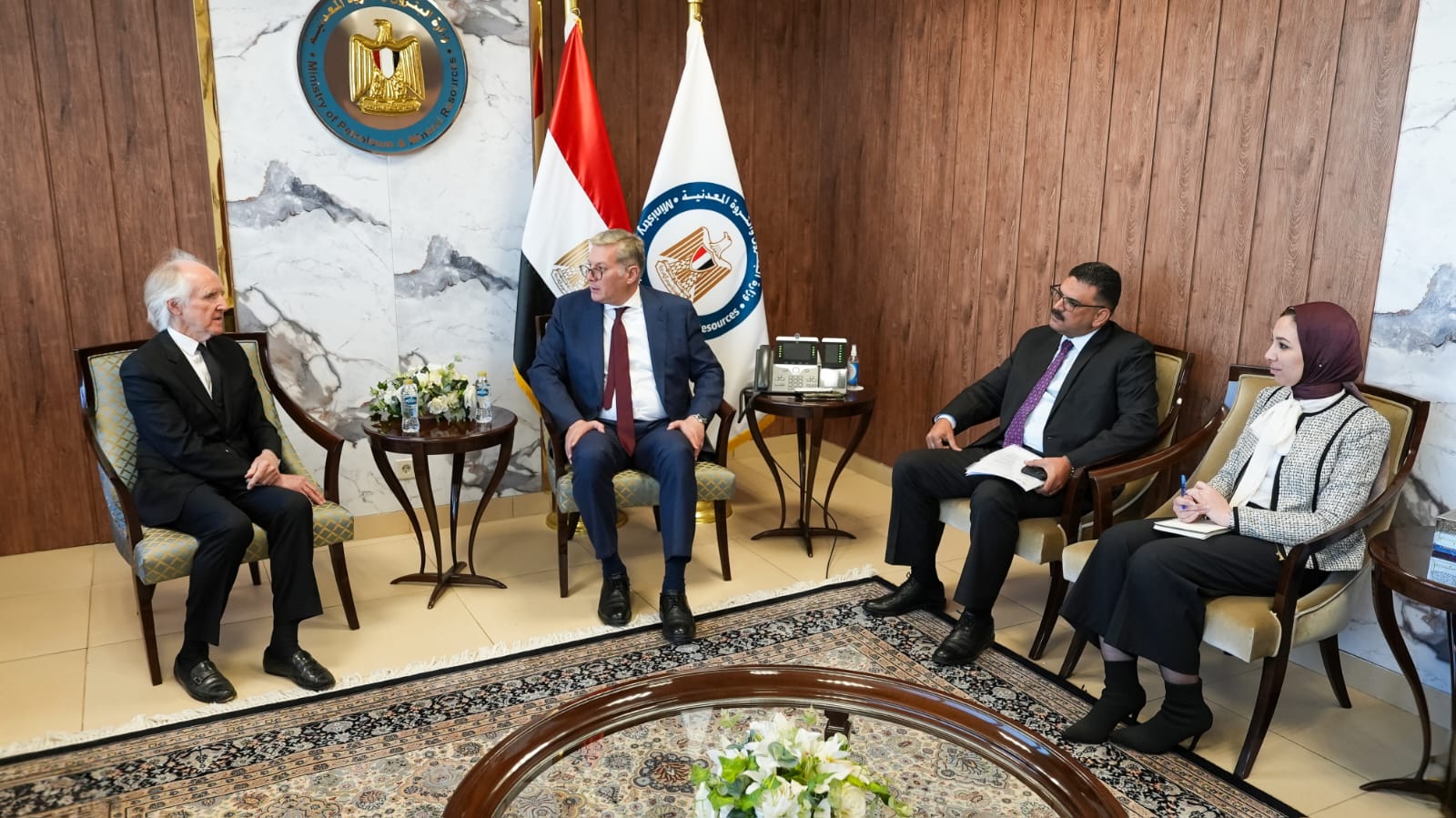 شركة «هانتر آند كو» الأسترالية تبدي رغبتها في الاستثمار بقطاع التعدين 2 شركة «هانتر آند كو» الأسترالية تبدي رغبتها في الاستثمار بقطاع التعدين