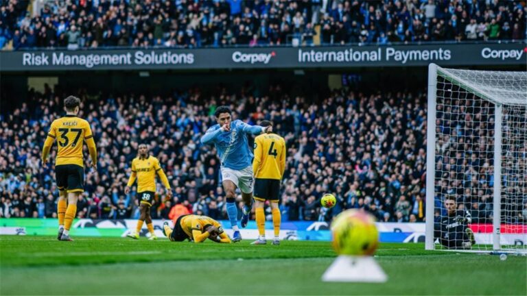 جلسة مرتقبة بين مانشستر سيتي وعملاق أوروبي لحسم صفقة مرموش