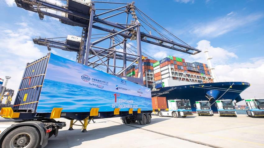 كل ما تريد معرفته عن محطة البحر الأحمر لتداول الحاويات رقم 1 بميناء السخنة (صور) 2 كل ما تريد معرفته عن محطة البحر الأحمر لتداول الحاويات رقم 1 بميناء السخنة (صور)