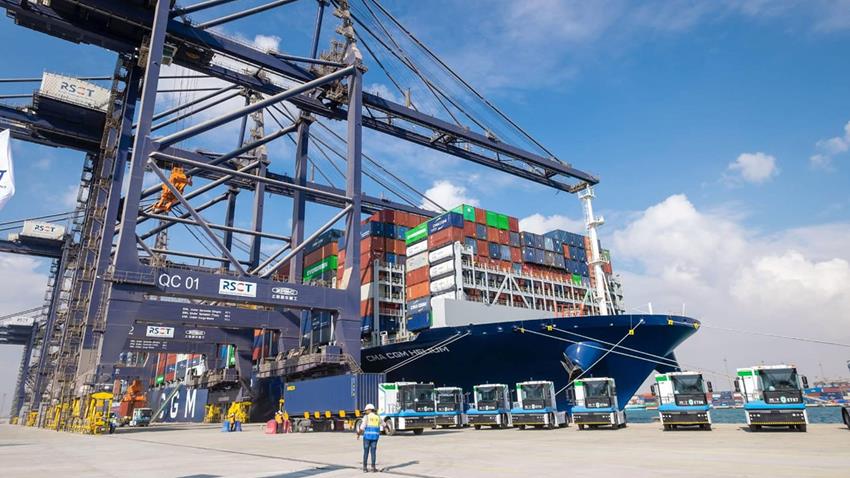 كل ما تريد معرفته عن محطة البحر الأحمر لتداول الحاويات رقم 1 بميناء السخنة (صور) 5 كل ما تريد معرفته عن محطة البحر الأحمر لتداول الحاويات رقم 1 بميناء السخنة (صور)