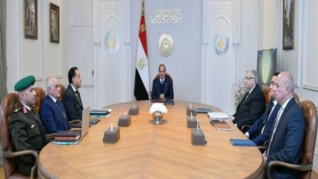 الالتزام بالمواصفات الفنية.. السيسي يوجه بحوكمة إجراءات التعاقد مع الشركات المصنعة للأجهزة التعويضية