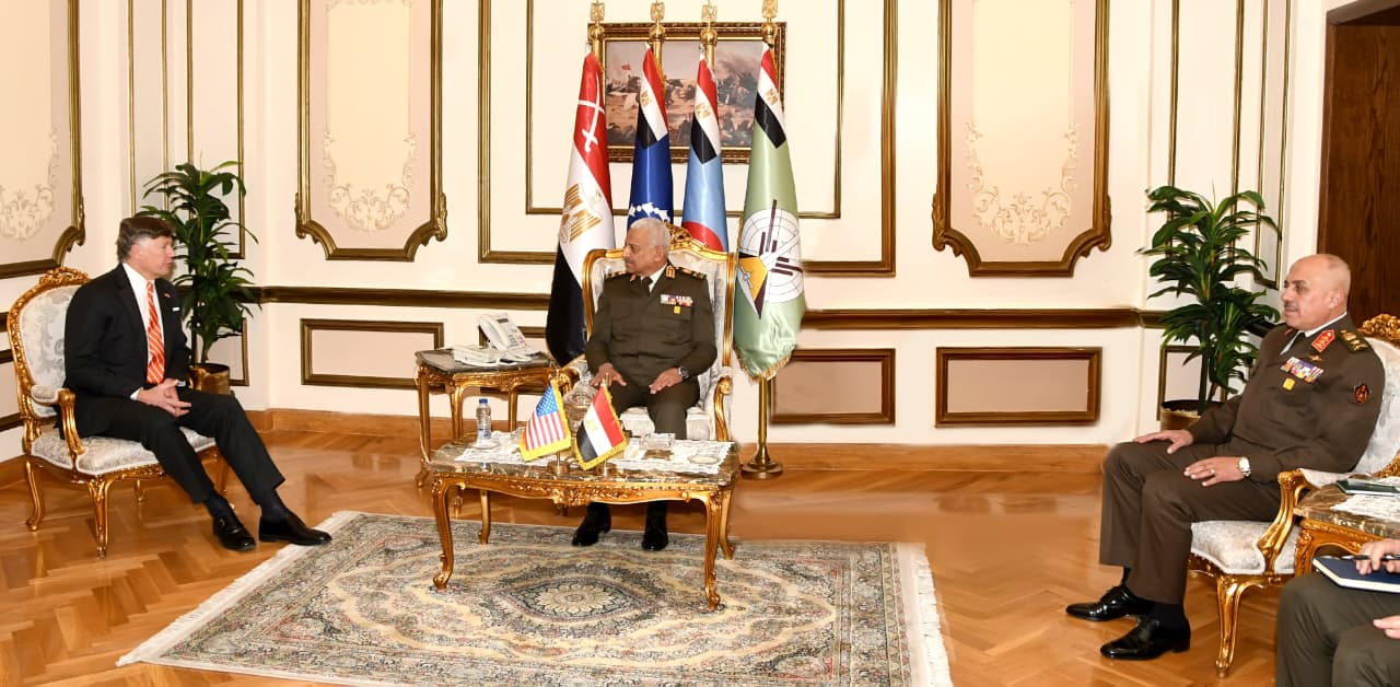 وزير الدفاع يلتقى نائب وزير الخارجية الأمريكى.. صور