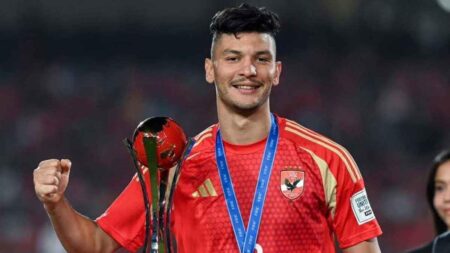 صدمة.. والد أشرف داري يفرض شروطه على الأهلي