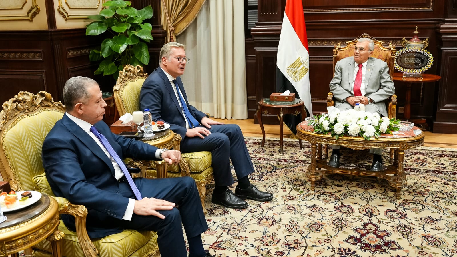 وزير البترول يهنئ رئيس الشيوخ ويؤكد تعزيز التعاون التشريعي لدعم الاستثمار بقطاع الطاقة 1 وزير البترول يهنئ رئيس الشيوخ ويؤكد تعزيز التعاون التشريعي لدعم الاستثمار بقطاع الطاقة