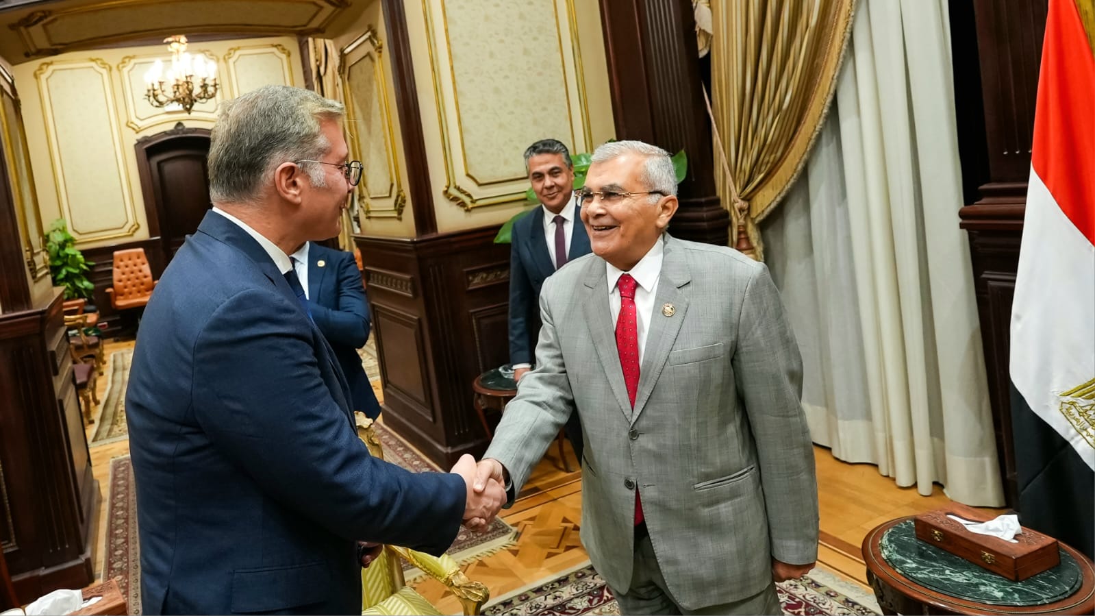 وزير البترول يهنئ رئيس الشيوخ ويؤكد تعزيز التعاون التشريعي لدعم الاستثمار بقطاع الطاقة 5 وزير البترول يهنئ رئيس الشيوخ ويؤكد تعزيز التعاون التشريعي لدعم الاستثمار بقطاع الطاقة