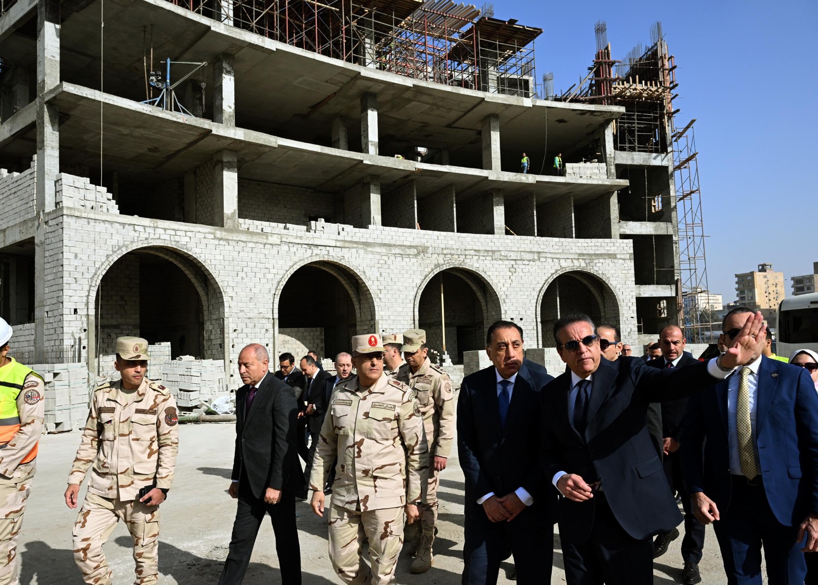 رئيس الوزراء يتفقد مشروع إنشاء مُستشفى هليوبوليس الجديدة.. صور