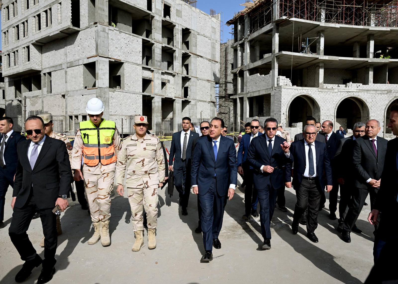 رئيس الوزراء يتفقد مشروع إنشاء مُستشفى هليوبوليس الجديدة.. صور