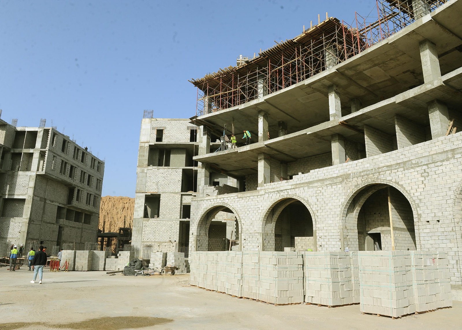 رئيس الوزراء يتفقد مشروع إنشاء مُستشفى هليوبوليس الجديدة.. صور