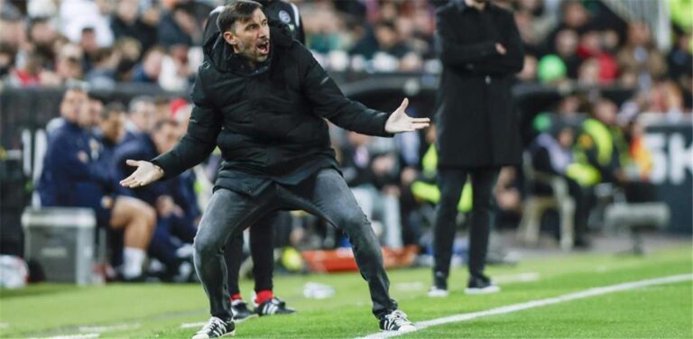 مدرب إلتشي: علينا أن نلعب بشجاعة أمام برشلونة.. وهذا ما يميزهم مدرب إلتشي: علينا أن نلعب بشجاعة أمام برشلونة.. وهذا ما يميزهم