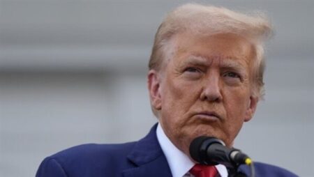 الرئيس الأمريكي يفرض رسوما على دول تبيع النفط لكوبا