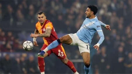 ماذا يريد عمر مرموش بعد منافسة توتنهام وأستون فيلا على ضمه؟