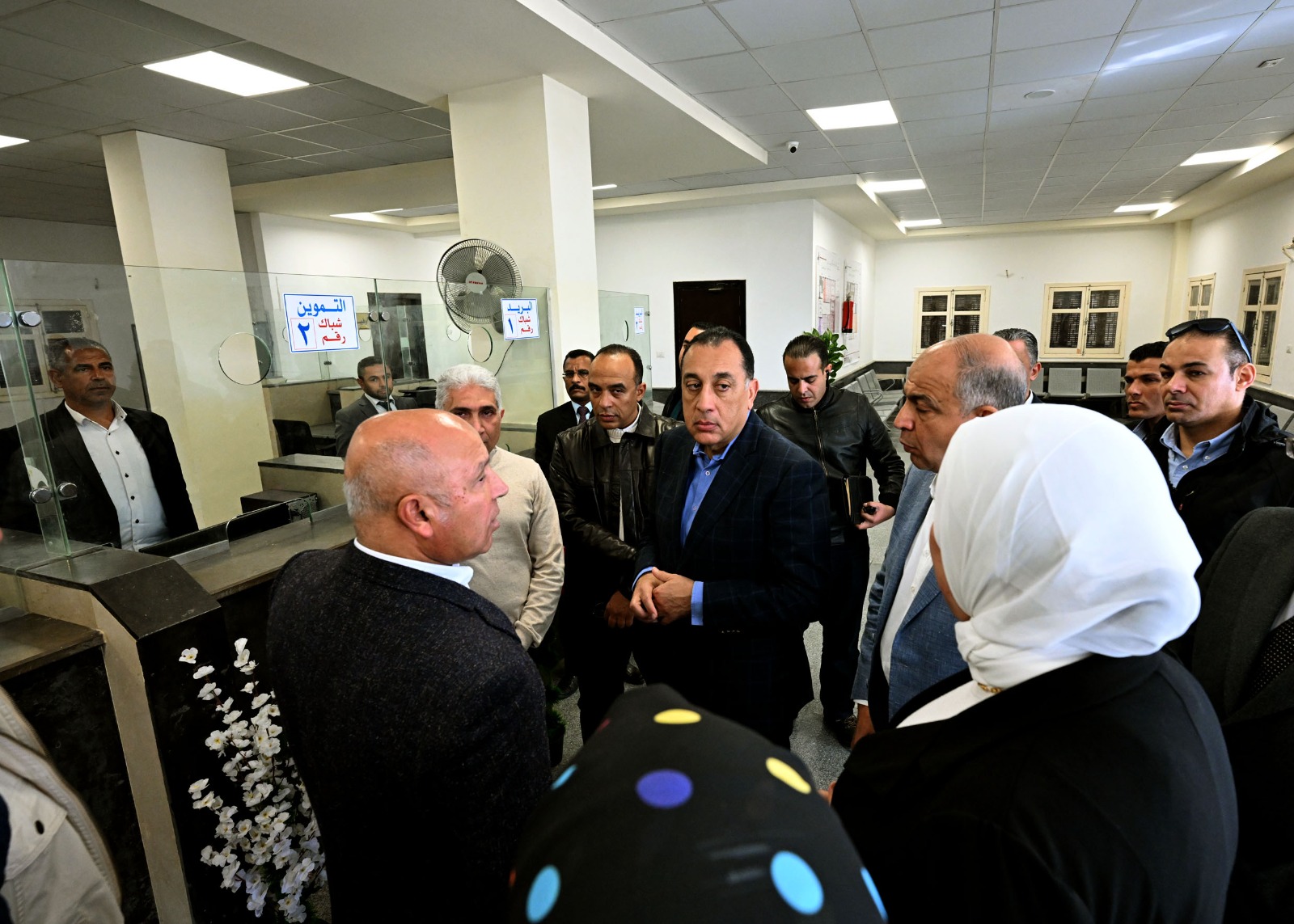 "مدبولي" يتفقد سير العمل والخدمات بالمركز التكنولوجي بقرية "تونا الجبل" بالمنيا.. صور