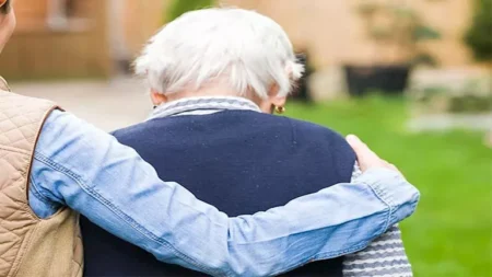 سر "الشيخوخة الخارقة".. دراسة تكشف أسباب احتفاظ بعض كبار السن بقدرات عقلية شاب