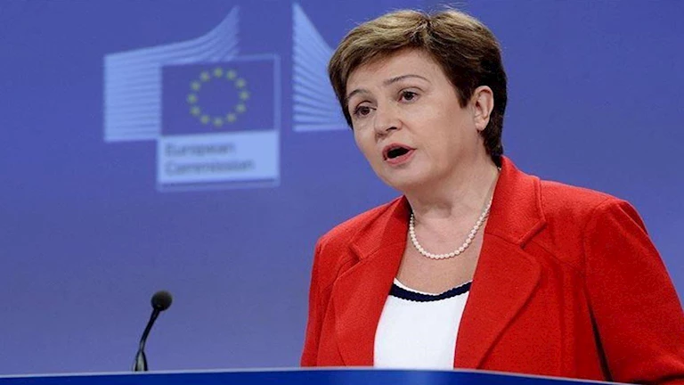 "إلغاء وظائف وتقليل رواتب".. صندوق النقد الدولي يحذر من الذكاء الاصطناعي