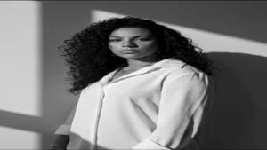 بلوك مختلف.. كيف نسقت دنيا سامي إطلالاتها