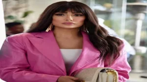 فستان بقصة الكب.. غادة عبد الرازق بلوك جريء في حفل Joy Awards