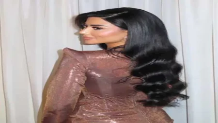 بـ "جامبسوت" أنيق .. كيف نسقت كارولين عزمي إطلالتها؟