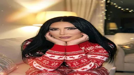 بمكياج فاقع وفرو أبيض.. عبير صبري بإطلالة جريئة في أحدث ظهور