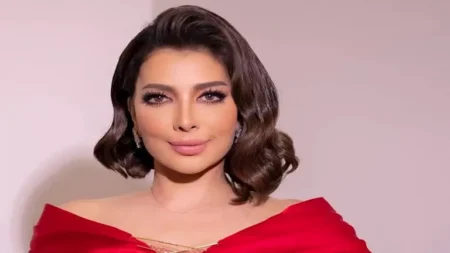 أمينة خليل وشاروخان يقدمان لـ أصالة جائزة صناع الترفيه الفخرية في joy awards