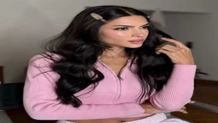 بالفضي اللامع.. هدى المفتي بلوك جريء في حفل Joy Awards