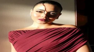 خطفت الأنظار.. أسماء جلال بفستان جذاب في حفل Joy Awards