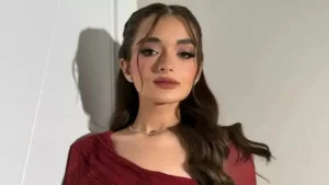 8 صور ومعلومات عن إطلالة ملك أحمد زاهر- كيف نسقتها؟