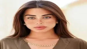 يارا السكري بإطلالة أنيقة.. لماذا اختارت هذا اللون؟