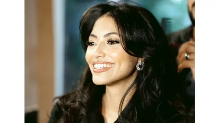 إطلالة أنيقة.. مي الغيطي تتألق بفستان أسود