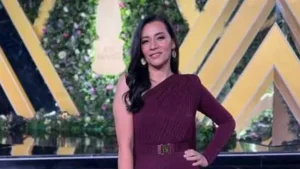 المخرجة بتول عرفة تصل الرياض لحضور حفل Joy Awards