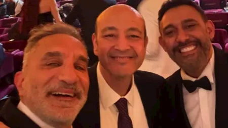 "أحلام العصاري".. باسم يوسف ينشر صورة تجمعه بعمرو مصطفى وعمرو أديب