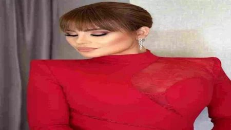 بسعر يقترب من نصف مليون جنيه.. حقيبة كارول سماحة تخطف الأنظار في Joy Awards