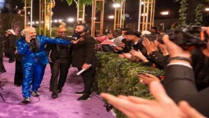"مرتديًا قناع تووليت".. رامز جلال ينشر صور مع الجمهور في حفل joy awards
