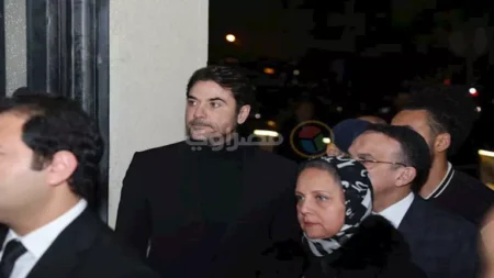 بالصور- أحمد عز في عزاء والدة هاني رمزي