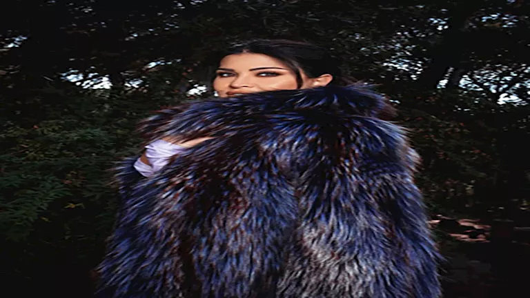 "زي القمر".. جومانا مراد بإطلالة شتوية جريئة