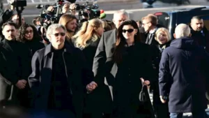 نجوم هوليوود يودعون مصمم الأزياء فالنتينو جارافاني في روما