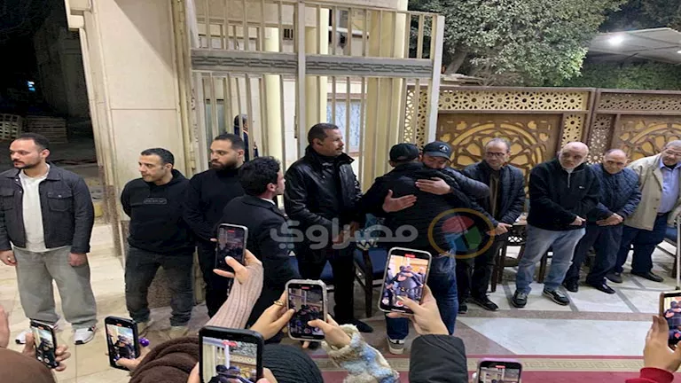 بالصور- أحمد السقا أول الحضور في عزاء والدة الفنان نضال الشافعي بالصور- أحمد السقا أول الحضور في عزاء والدة الفنان نضال الشافعي