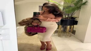 ياسمين صبري بإطلالة جذابة.. لن تتوقع سعر الحذاء