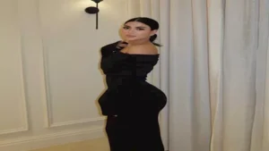 بإطلالة جريئة.. كارولين عزمي تخطف الأنظار والجمهور يعلق (صور)