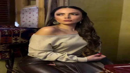 "بإطلالة كاجوال جريئة".. وئام مجدي تخطف الأنظار بصور جديدة