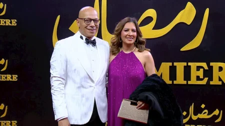 ظهور نادر لزوجته.. ضياء عبد الخالق يتالق في حفل المتحدة