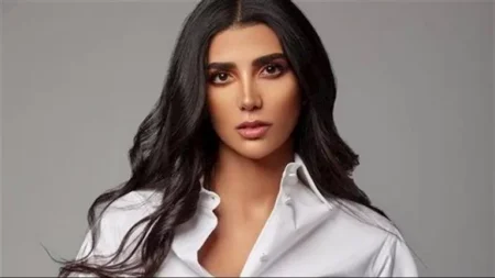 "سحر اللون الذهبي".. ريم سامي تخطف الأنظار بإطلالتها