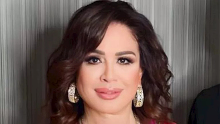 "أناقة اللون الأسود".. إلهام شاهين بفستان جذاب "أناقة اللون الأسود".. إلهام شاهين بفستان جذاب