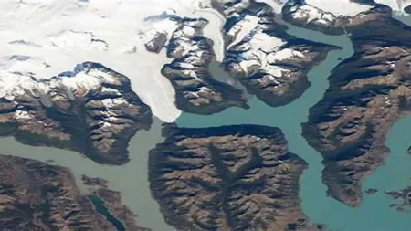 صور فضائية مذهلة.. تلاقي نهر جليدي وبحيرة ونهر أخضر في الأرجنتين صور فضائية مذهلة.. تلاقي نهر جليدي وبحيرة ونهر أخضر في الأرجنتين