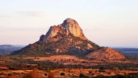 عمرها 9500 عام.. 8 صور لأقدم محرقة جثث في أفريقيا عمرها 9500 عام.. 8 صور لأقدم محرقة جثث في أفريقيا