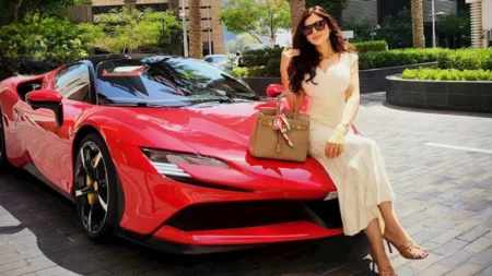 مي عمر عن سياراتها الفارهة: "بختارها على حسب لون شنطتي" مي عمر عن سياراتها الفارهة: "بختارها على حسب لون شنطتي"