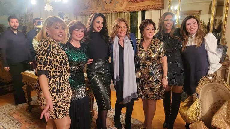 بحضور يسرا وليلى علوي.. إلهام شاهين تحتفل بعيد ميلادها وسط النجوم بحضور يسرا وليلى علوي.. إلهام شاهين تحتفل بعيد ميلادها وسط النجوم