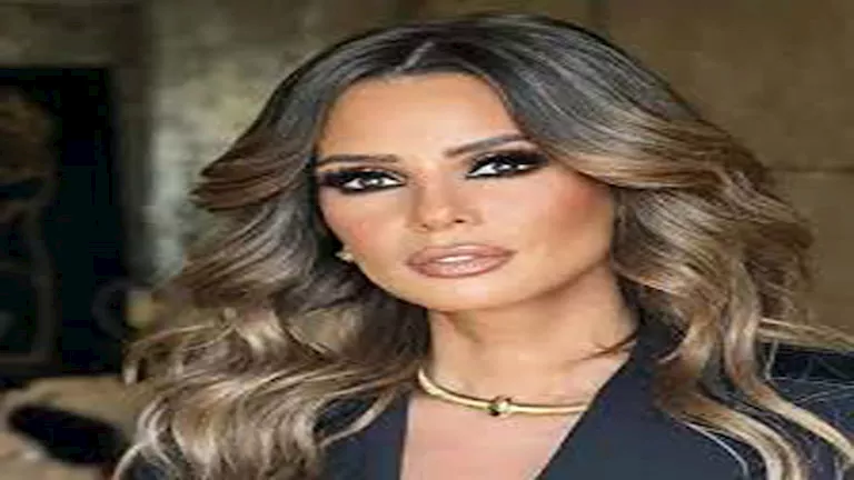 إيمان العاصي بلوك أنيق.. كيف أطلت؟ إيمان العاصي بلوك أنيق.. كيف أطلت؟