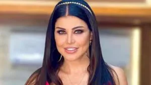 "جاذبية اللون البنفسجي ".. جومانا مراد بلوك جريء